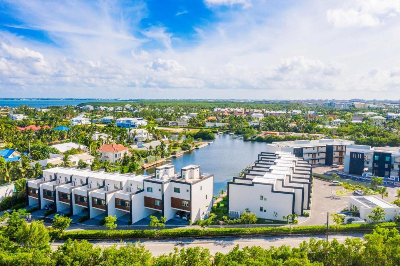 One Canal Point George Town Esterno foto