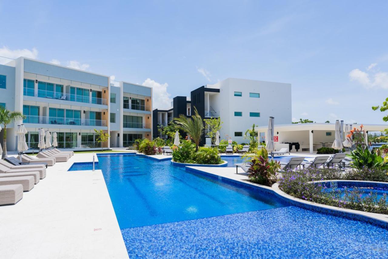 One Canal Point George Town Esterno foto